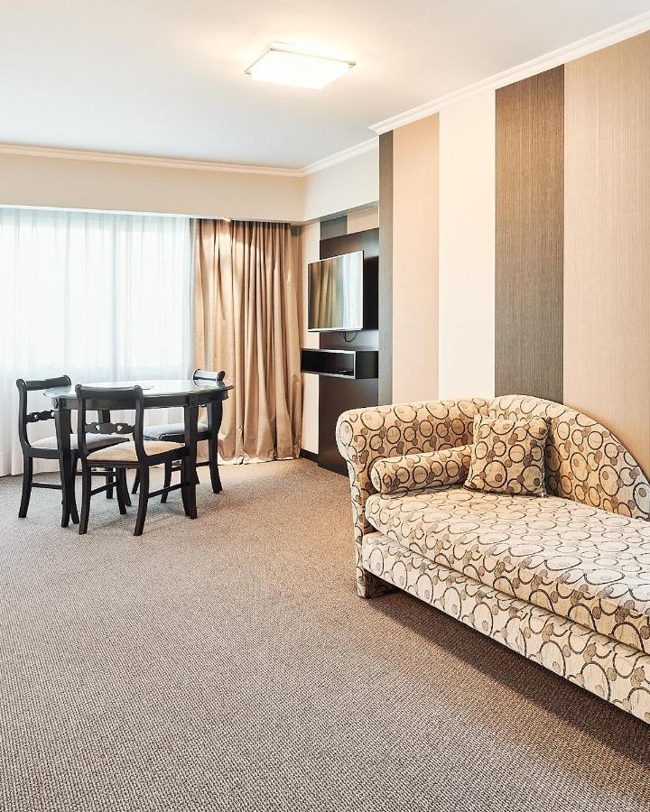 Plaza Real Suites Hotel Росарио Екстериор снимка
