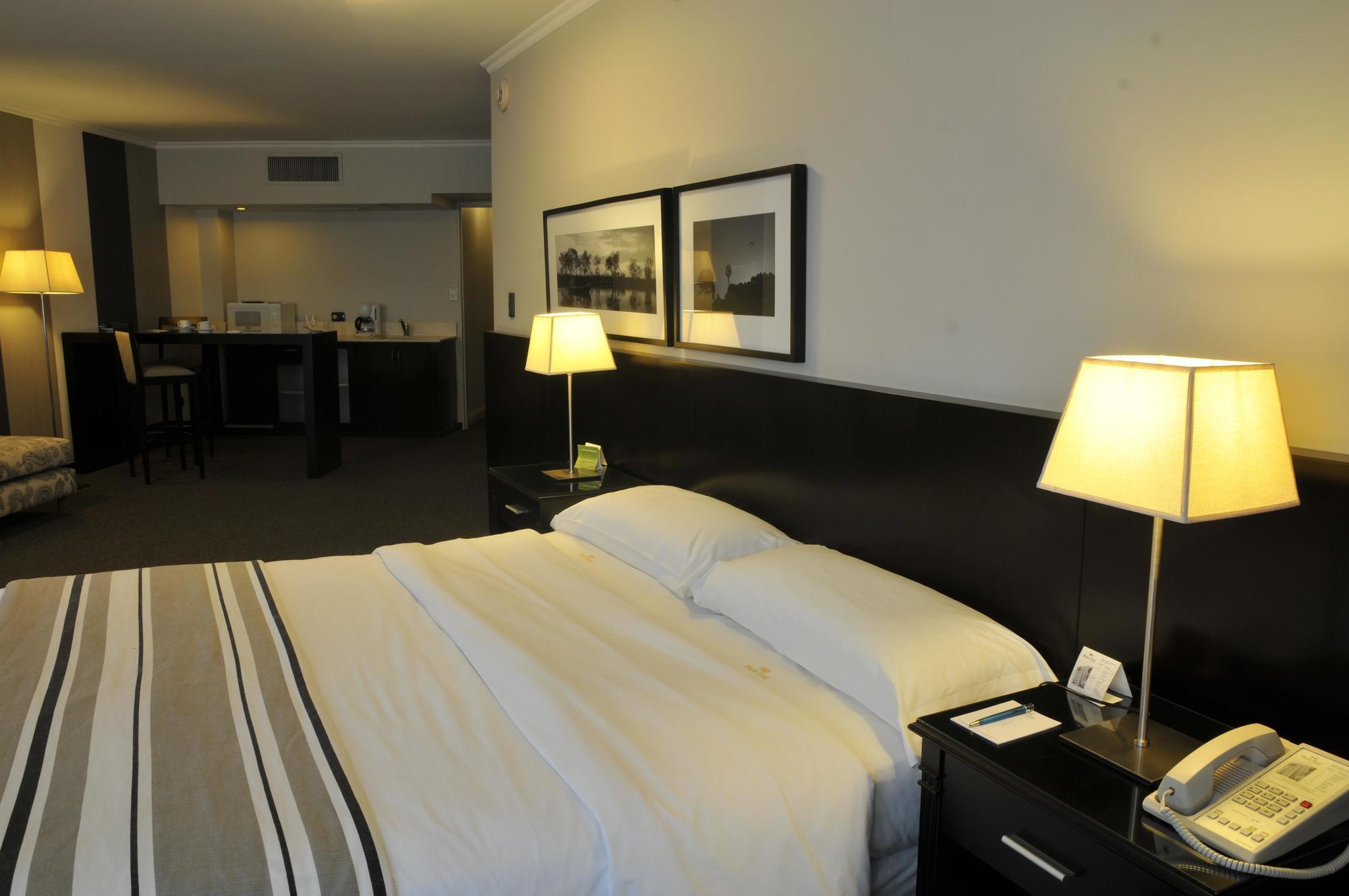 Plaza Real Suites Hotel Росарио Екстериор снимка